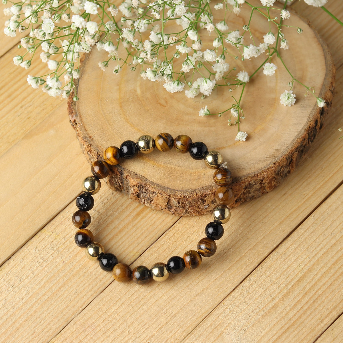 Stylish a wearing Triger Eye Bracelet